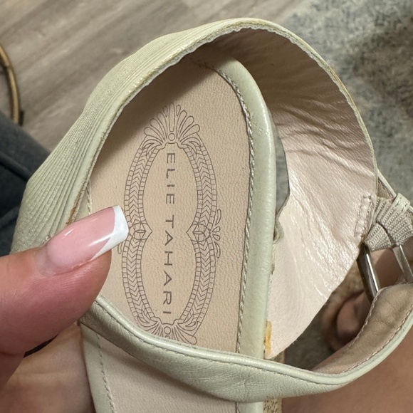 Elie Tahari Cream Leather Wedges - Picture 6 of 11